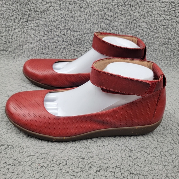 Clarks Collection Red Leather Flats Medora Nina Ankle Strap Womens Shoes 9.5W. - Picture 5 of 11